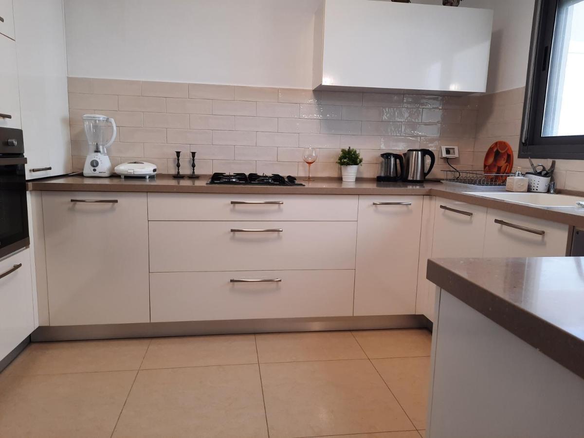 The Shining Star -A Beautiful 3 Bedroom Apartment Beersheba Buitenkant foto