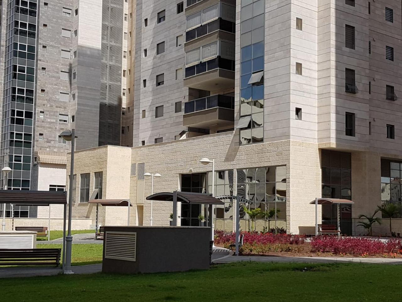The Shining Star -A Beautiful 3 Bedroom Apartment Beersheba Buitenkant foto